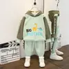 [Conjunto de Duas Peças] Conjunto de Roupas de Primavera e Outono para Meninos 2025 Novo Conjunto de Moletons de Primavera e Outono para Crianças Pequenas e Médias, Legal e Bonito