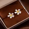 Brincos de Flor de Cinco Pétalas Escovados, Elegantes e Modernos, Brincos Florais Delicados e Doces para Mulheres, Acessórios de Orelha de Margarida Simples e Sofisticados