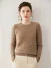 Suéter de cashmere elegante e estiloso com gola redonda para mulheres, apresentando um design de tricô torcido, tecido espessado e um caimento que afina a silhueta, macio e confortável, perfeito como peça de base.