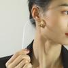 Pendientes circulares de viento frío con personalidad europea y americana, combinables con todo, de alta gama, de acero de titanio y oro de 18 quilates para mujer.