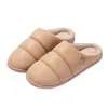 Novas Pantufas Simples de Couro PU de Alta Qualidade para Mulheres no Outono e Inverno, Pantufas de Algodão Quentes Antiderrapantes com Forro de Lã para Casais em Casa, para Homens