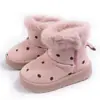 Nuevas botas cortas de invierno para niñas con forro polar, botas de nieve gruesas y cálidas para niños, zapatos de algodón cálidos de lunares para niñas, zapatos para bebés