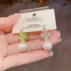 Pendientes versátiles de trébol de cuatro hojas y perla de doble cara, elegantes y modernos, con un toque único y lujoso, pendientes súper brillantes al por mayor