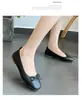 Sapatos Rasos de Camada Única Femininos Chegada Nova Primavera 2024 Bico Quadrado Laço Sapatos Noturnos Versátil Couro Macio Solado Macio Leve Sapatos de Feijão