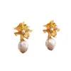 Pendientes de Flor de Metal Irregular y Perla Populares Transfronterizos Europeos y Americanos Frescos y Únicos Franceses Joyería para Orejas Versátil para Viajar