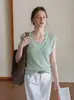Top de punto hueco de manga corta con cuello en V de estilo simple para mujer, verano, adelgazante, fino, diseño verde, top de dos piezas falso