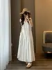 Verão Novo Francês Primavera/Verão Luz da Lua Branca Temperamento Algodão Puro Versátil Gola V Sem Mangas Vestido Vestido Mulheres