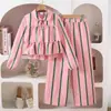Conjunto de menina transfronteiriço europeu e americano AliExpress: conjunto de duas peças para crianças maiores, camisa de renda com gola e listras, calça longa de cor contrastante, estilo moderno