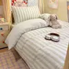 Conjunto de Tres Piezas Nube Rayas Verdes y Blancas Frescas Suave y Cómodo Estilo Minimalista Japonés Juego de Cama de Tres Piezas para Habitación de Alquiler Dormitorio