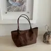 Bolsa de ombro de grande capacidade para mulheres, novo modelo de verão 2026, bolsa de ombro vintage de nicho de alta qualidade, bolsa tote versátil
