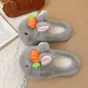 Pantufas de Pelúcia Fofas com Formato de Cenoura e Cabeça de Coelho para Mulheres, Novidade de Inverno 2026 Pantufas de Algodão Quentes para Casa