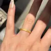 Tendencia Libro Rojo Pluma Serpentina Anillo de Diamante Tiktok Nuevo Estilo Princesa Fugitiva Anillo Ancho de Diamante Retorcido para Mujer