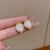 Pendientes de perlas barrocas irregulares para mujer, diseño de nicho simple, pendientes únicos, nuevos pendientes combinables 2024