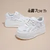 Verano Nuevo Tamaño Pequeño Estilo Coreano Malla Transpirable Moda Versátil Casual Zapatos de Tabla Suela Gruesa Aumentan Altura Zapatos Blancos Mujer
