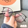 Gafas Ultra Ligeras Color Rubor para Mujer, Esenciales para un Look sin Maquillaje, Se Pueden Adaptar con Lentes Graduados, Montura Redonda, Hacen que los Rostros Grandes Parezcan Más Delgados