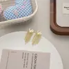Pendientes de Borla Estilo Metal Europeo y Americano Aguja de Plata, Pendientes de Doble Uso de Lujo Accesible de Gama Alta, Exquisitos Pendientes con Letra V para Mujer