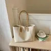 Bolsa de Ombro Europeia e Americana Simples Retrô de Grande Capacidade para Mulheres 2026 Nova Moda Bolsa de Ombro Único Bolsa Tote de Alta Qualidade para o Dia a Dia