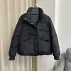 Jaqueta Puffer Feminina Nova Estilo Coreano Transfronteiriça Curta Gola Alta Solta Temperamento Elegante Penugem de Pato Branco Pequena Pão Quente Jaqueta