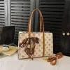 Bolso de Mano de Lujo Ligero para Presbicia Bolso de Hombro para Mujer Nuevo 2025 Bolso Tote de Gran Capacidad para el Trabajo Bolso de Hombro de Gama Alta