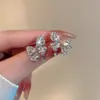 Pendientes de Aro Plateados con Diamantes Completos 2025 Nuevo Estilo Caliente Lujo Accesible Pendientes de Gama Alta Únicos Elegantes Versátiles