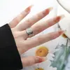 Anel Aberto com Design de Nicho Interessante Feito de Aço Inoxidável, Anel para Dedo Indicador com um Toque de Luxo Leve, Moderno e Fashion, Acessório Versátil Estilo Coreano