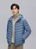 90 chaqueta de plumón con capucha para hombre de terciopelo ligera corta talla grande estilo extranjero ligero chaqueta de plumón de pato blanco Pinghu chaqueta de plumón al por mayor