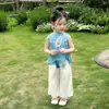 Conjunto Sem Mangas Estilo Nacional para Meninas 2026 Novo Conjunto de Verão Botonê Estilo Chinês Novo para Meninas, Conjunto Leve de Duas Peças para o Verão