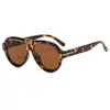 Gafas de sol retro con montura negra y lentes marrones, unisex, adecuadas para el uso diario, versátiles y modernas, estilo europeo y americano.
