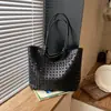 Bolsa Cesta de Vegetais Tecida Vazada Bolsa Feminina 2026 Nova Moda Bolsa de Mão Bolsa de Ombro Grande Capacidade Bolsa Tote para o Dia a Dia