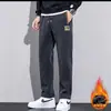 Calça Jogger Esportiva Masculina 2026, Solta, Perna Reta, Outono/Inverno, Tecido Pesado, Forrada com Fleece e Espessada, Calça Longa de Perna Larga em Veludo Boaou