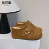 Sapatos casuais femininos slip-on de couro genuíno com sola grossa para aumentar a altura, estilo Birkenstock, novo modelo outono 2026, mules de bico fechado