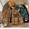 Camisa con Forro de Polar para Niños 2026 Otoño/Invierno Nuevo Estilo Niños Tallas Mediana y Pequeña Camisa Chaqueta Cuadros Atractiva Ropa Exterior Gruesa para Bebé