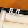 Brincos em forma de C de zircônia com agulha de prata de camada dupla, estilo minimalista moderno, versáteis e elegantes, brincos de luxo leve de alta qualidade para atacado