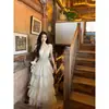 Un Vestido Escarlata Dulce de Melocotón con Detalles Intrincados, Cuello en V, Sin Tirantes, Ajustado, Vestido Largo para Mujer