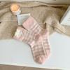 Calcetines Gruesos Dulces de Camello para Mujer Rosa Fresa Suaves Amigables con la Piel Cálidos para Dormir Calcetines Caseros con Relieve para Niña