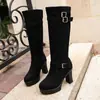 Atacado transfronteiriço botas femininas longas de alta qualidade 2026 novo estilo francês elegante de salto alto preto versátil com zíper botas da moda