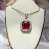Pingente Luxuoso de Moissanita para Casas de Quatro Cômodos, Colar Exagerado de Diamante Colorido de Alto Quilate Estilo Europeu e Americano, Venda Quente Transfronteiriça Novo Modelo Preço de Atacado