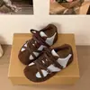Versátiles Zapatos Deportivos Casuales para Mujer 2026 Viaje Ocultos Tacón Forrest Gump Zapatos de Entrenamiento Alemanes Súper Calientes Nuevo Otoño Niños