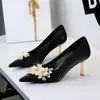 9527-H97 Zapatos Elegantes de Tacón Alto Estilo Francés para Mujer con Flores de Pedrería, Punta Fina, Boca Baja, Tacón Delgado, Zapatos sin Cordones