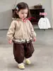 Conjunto de roupas de outono para meninas estilo coreano: Conjunto de 3 peças para crianças estiloso: calça jogger, camiseta de manga longa e jaqueta, vestuário infantil coreano