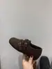 Mocassins Quadrados Esculpidos Estilo Britânico Retrô para Mulheres, Novo Modelo 2026, Sapatos de Couro Quentes Slip-On com Forro de Lã