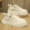 Zapatos de Hombre 2026 Nuevos de Verano Malla Transpirable Sensación de Alta Gama Deportivos Casuales Zapatos de Tabla Adolescentes Suela Gruesa Blancos Zapatos de Moda