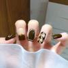 Arte de uñas de otoño e invierno en estilo marrón blanco, estilo atmosférico simple, cuadros escoceses, armadura ligera, estilo lujoso, piezas de arte de uñas