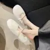 Chinelos de pelúcia estilo Mary Jane, de inverno, estilo coreano, inspirados na Chanel, de algodão, bico raso, sola plana, chinelos fofos para mulheres, coleção 2026, com design de bico fechado