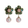 Pendientes de Perla de Camelia Francesa Dulces y Lindos, Pendientes Florales de Lujo Ligero con Incrustaciones de Diamantes Estilo Chanel, Accesorios de Oreja Suaves Vintage
