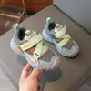 Zapatos Deportivos para Niñas 2024 Primavera/Otoño Estilo Nuevo Transpirables de Malla para Niños Zapatos de Papá Ligeros Antideslizantes para Niños Medianos y Grandes