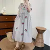 Vestido de Verão 2026 Estilo Japonês Bordado Floral Cintura Marcada Algodão Linho Solto Emagrecedor Comprimento Médio Vestido Evasê