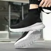 Tênis de casal transfronteiriços 2024 novo modelo tênis meia fly-knit respirável leve slip-on tênis de malha tênis esportivos casuais
