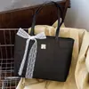 Bolso de Hombro de Verano 2025 Nuevo, de Aspecto Elevado, Moderno y Texturizado, Informal Estampado, de Gran Capacidad, Moderno y Dulce
