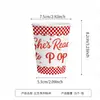 A nova linha de artigos de festa para chá de bebê com tema de cola da Amazon inclui pratos de papel, copos de papel, guardanapos de papel, faixas e bandeirinhas.